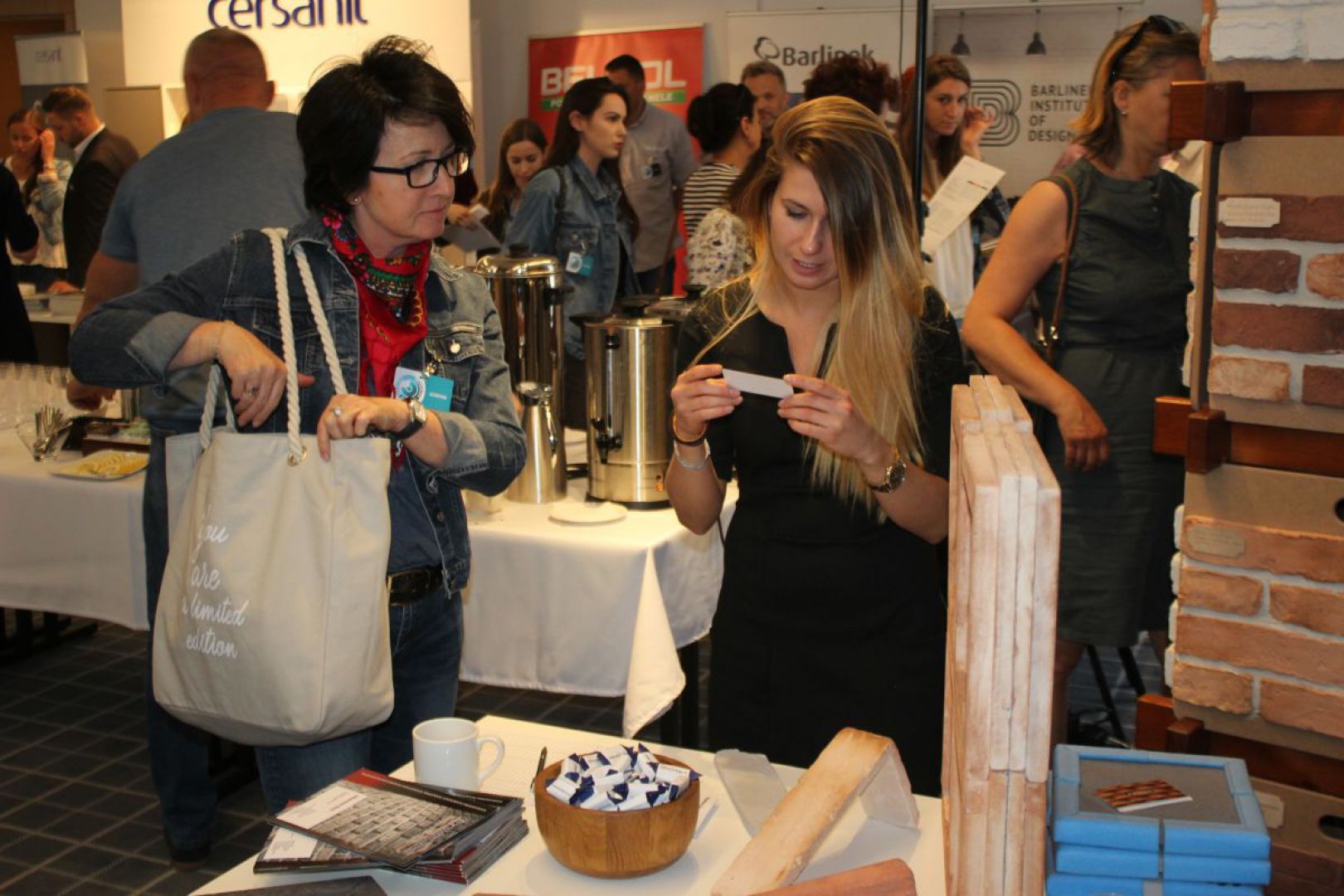 52. Stoisko firmy Elkamino Dom3_small.jpg