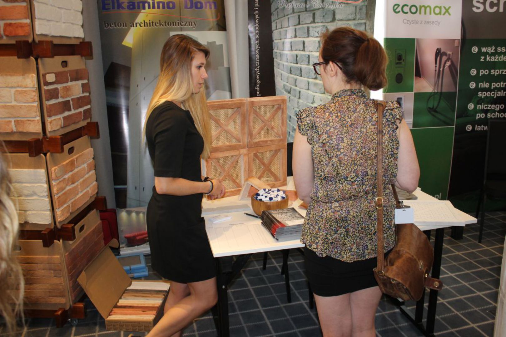 50. Stoisko firmy Elkamino Dom1_small.jpg