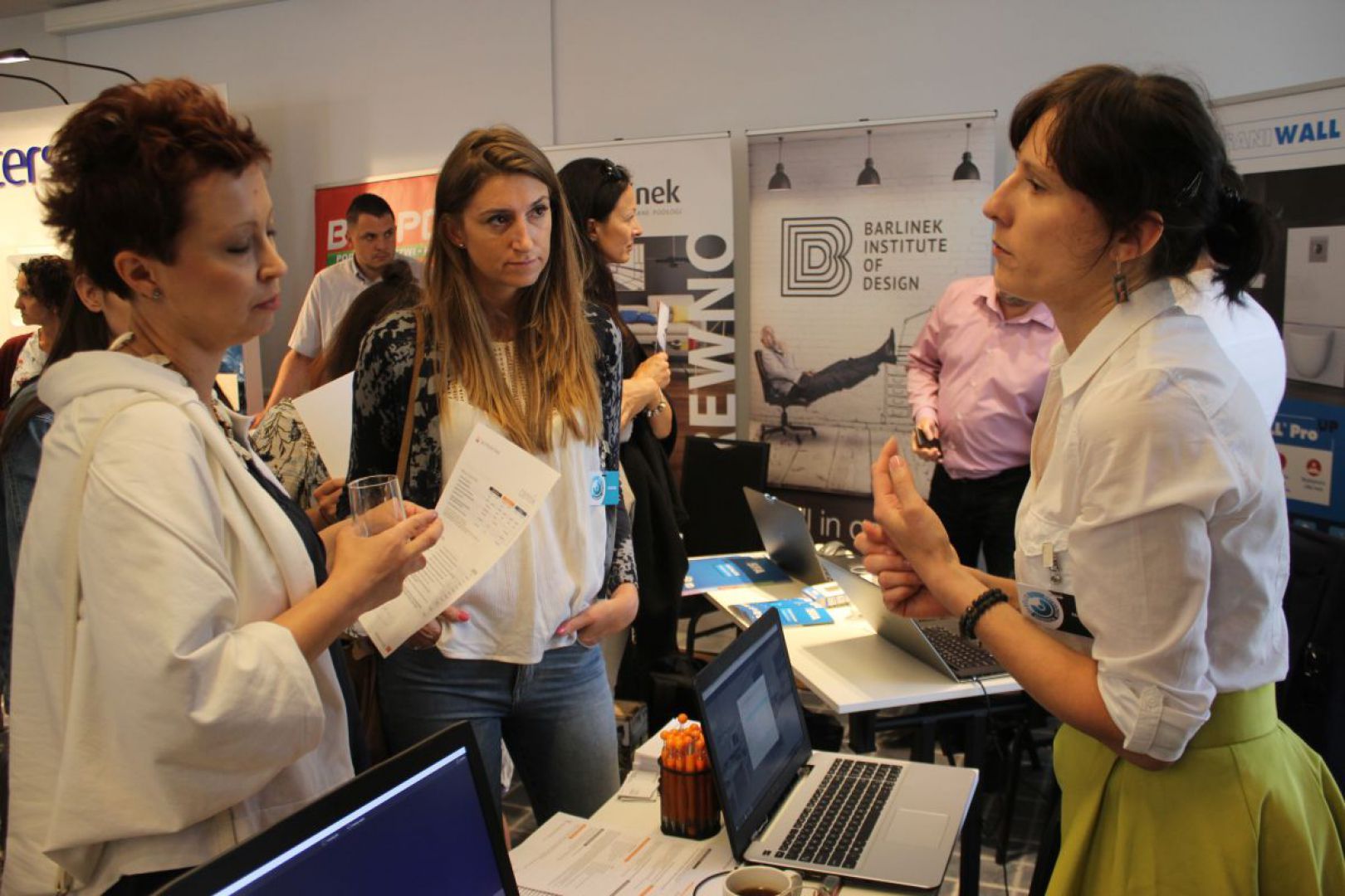 63. Stoisko firmy CAD Projekt 2_small.jpg