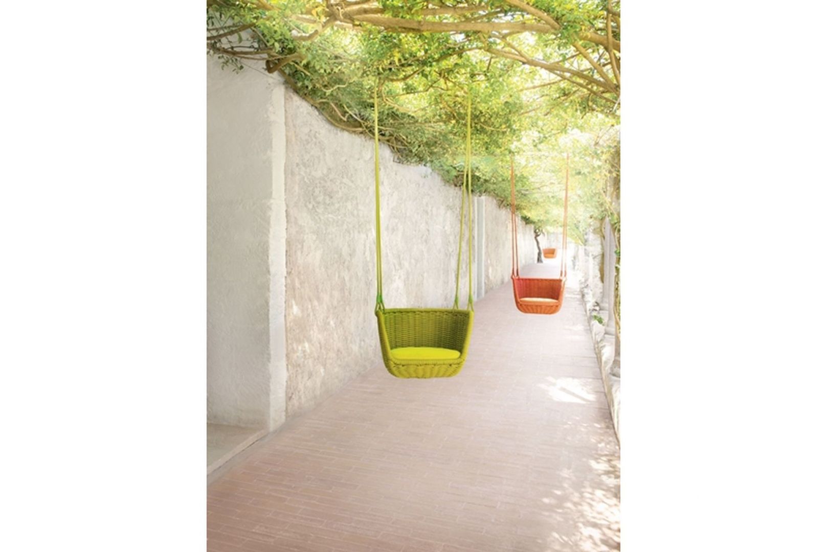 Huśtawka pleciona Adaigo_Paola Lenti_ROOMS.jpg