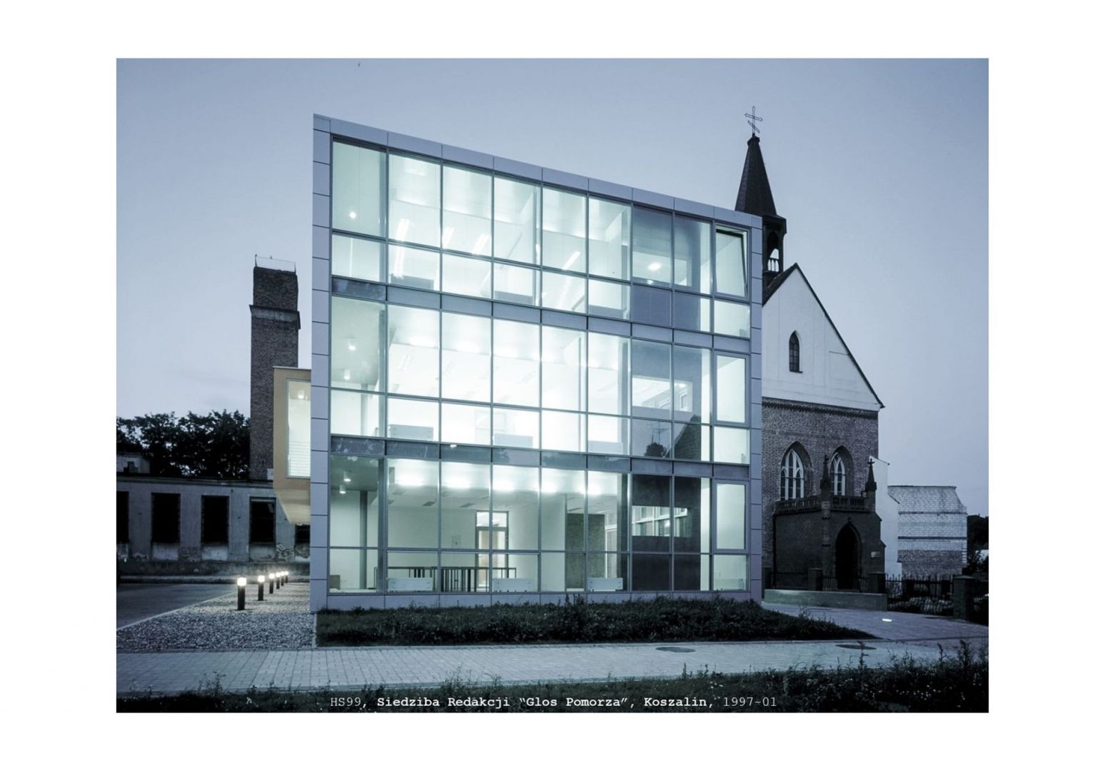 HS99, Siedziba redakcji Głos Pomorza, Koszalin, 2001, fot. .jpg