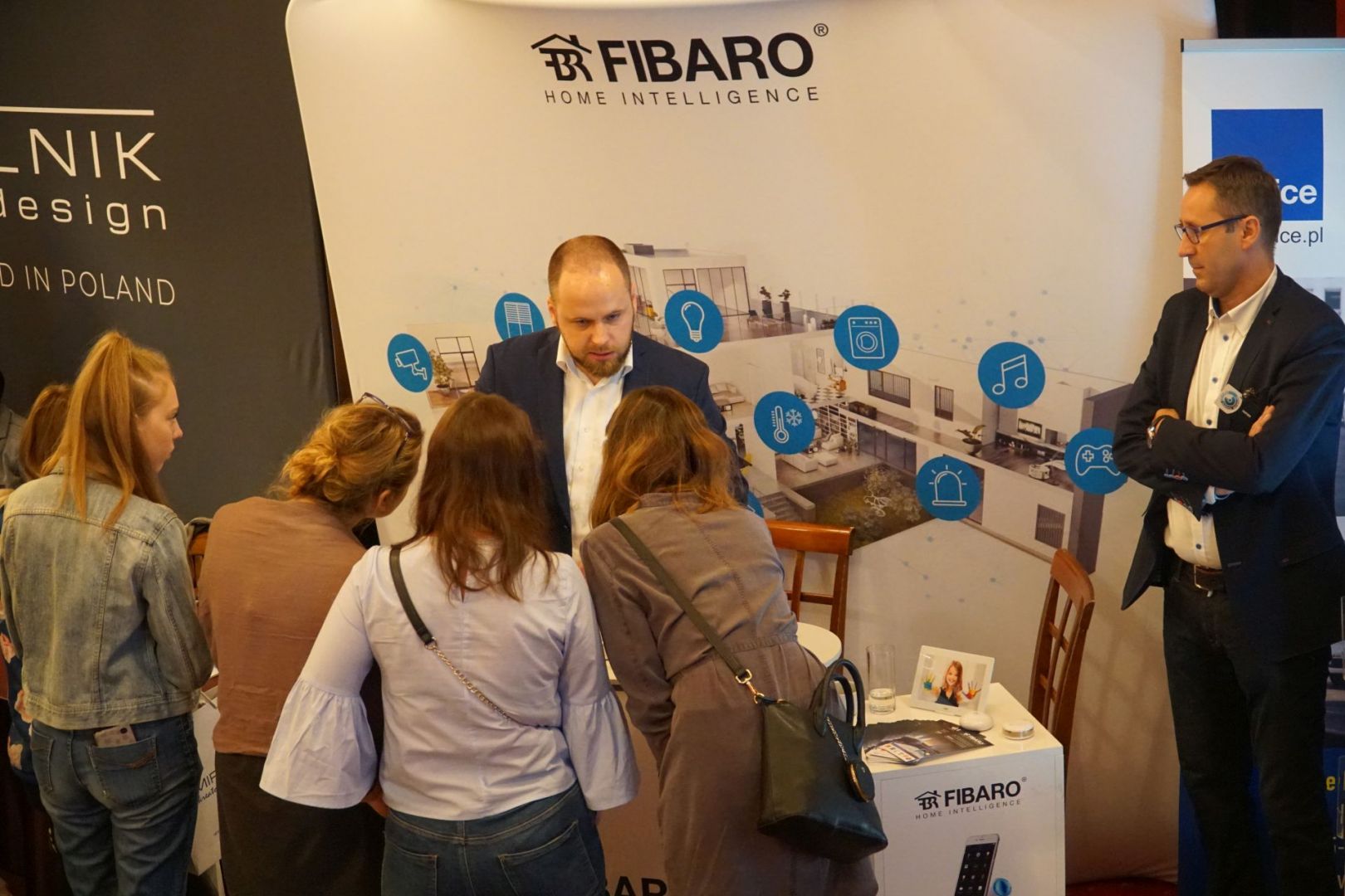 025_Stoisko firmy FIBARO - partnera głównego spotkania.JPG
