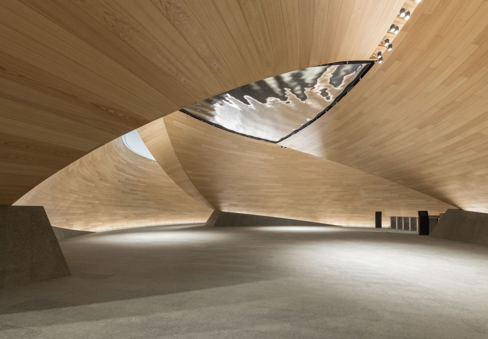 Bloomberg_LDN_Interior_02_Vortex.jpg