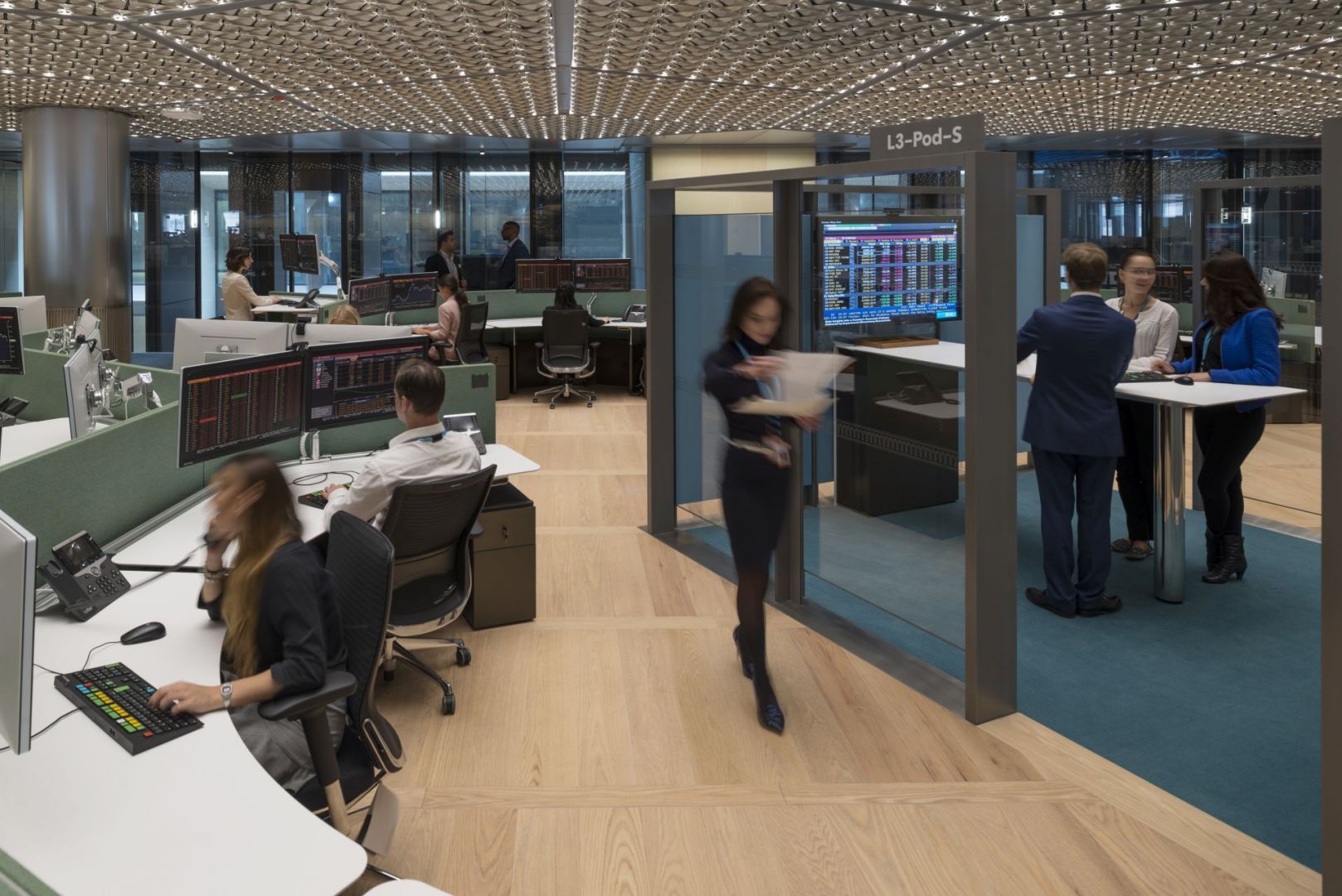 Bloomberg_LDN_Interior_22_Desks.jpg