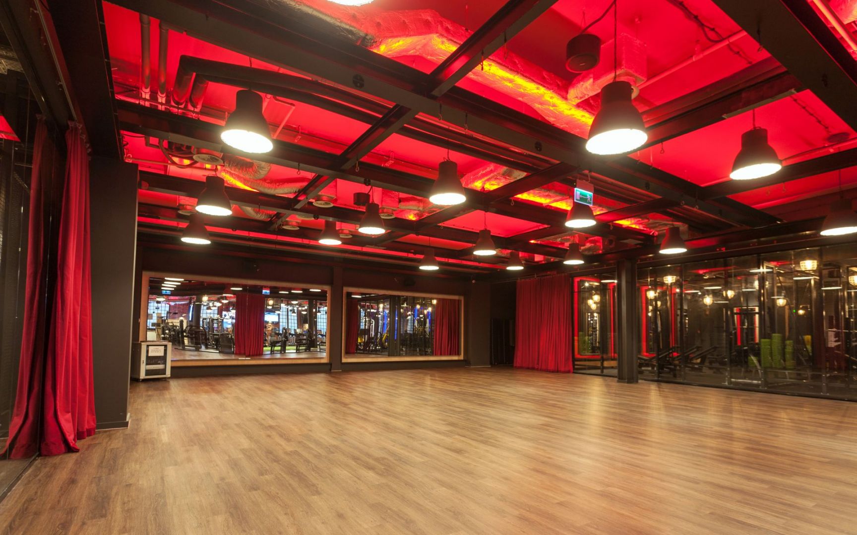 SAturn Fitness Manufaktura1.jpg