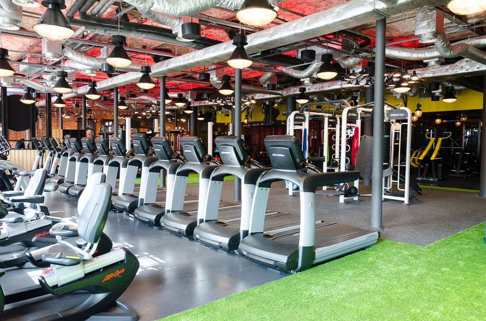 Saturn Fitness 2, źródło Manufaktura.jpg
