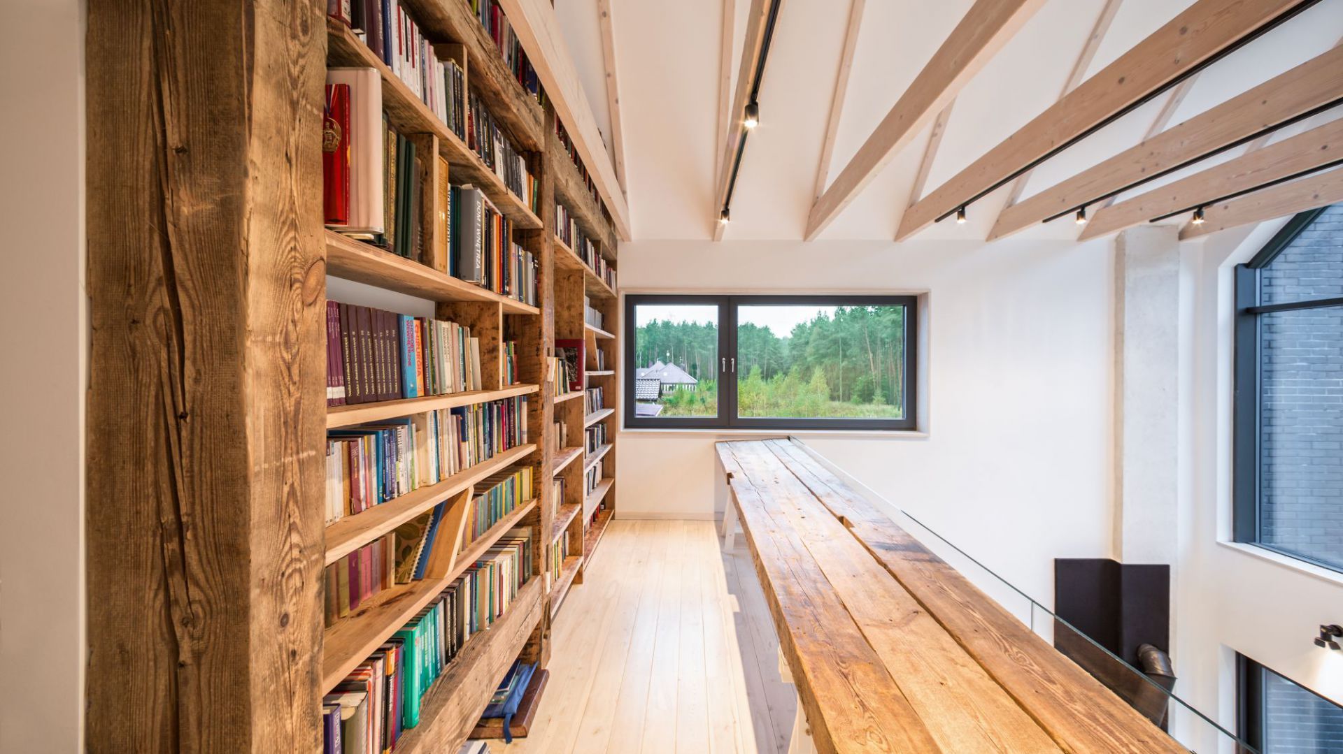 domowa-biblioteka-20-pomyslow-na-przechowywanie-ksiazek-2.jpg