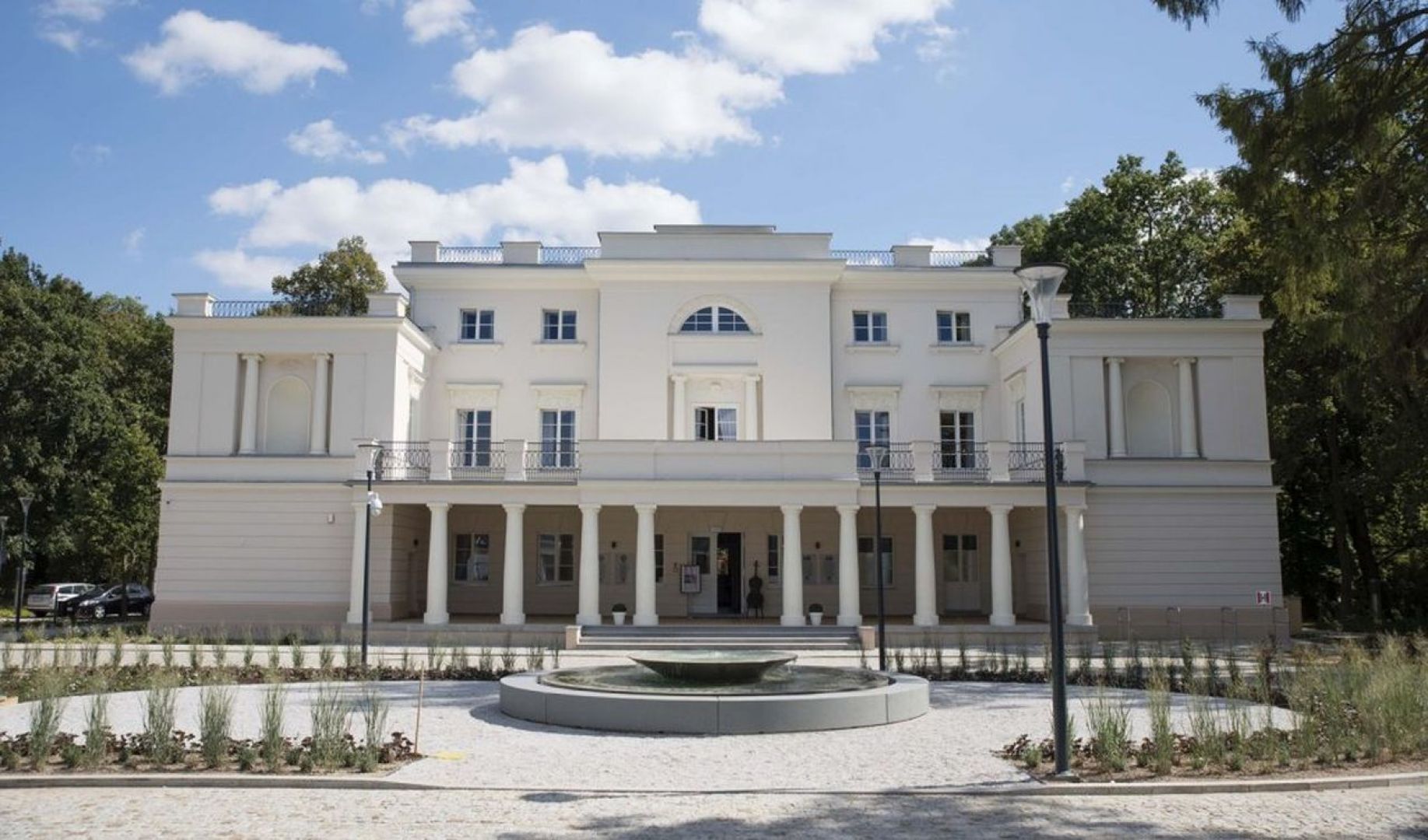 baumit_palac_w_jankowicach_po_renowacji_01_m.jpg