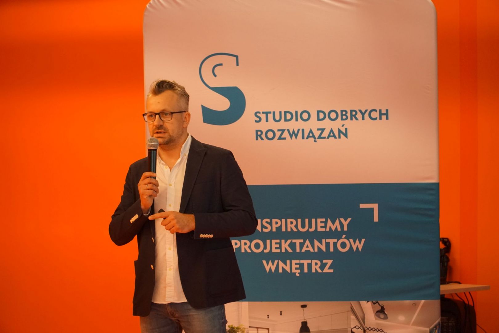 43_Wystąpienie gościa specjalnego Architekt Maciej Bołtruczyk właściciel pracowni Projekt MB.JPG