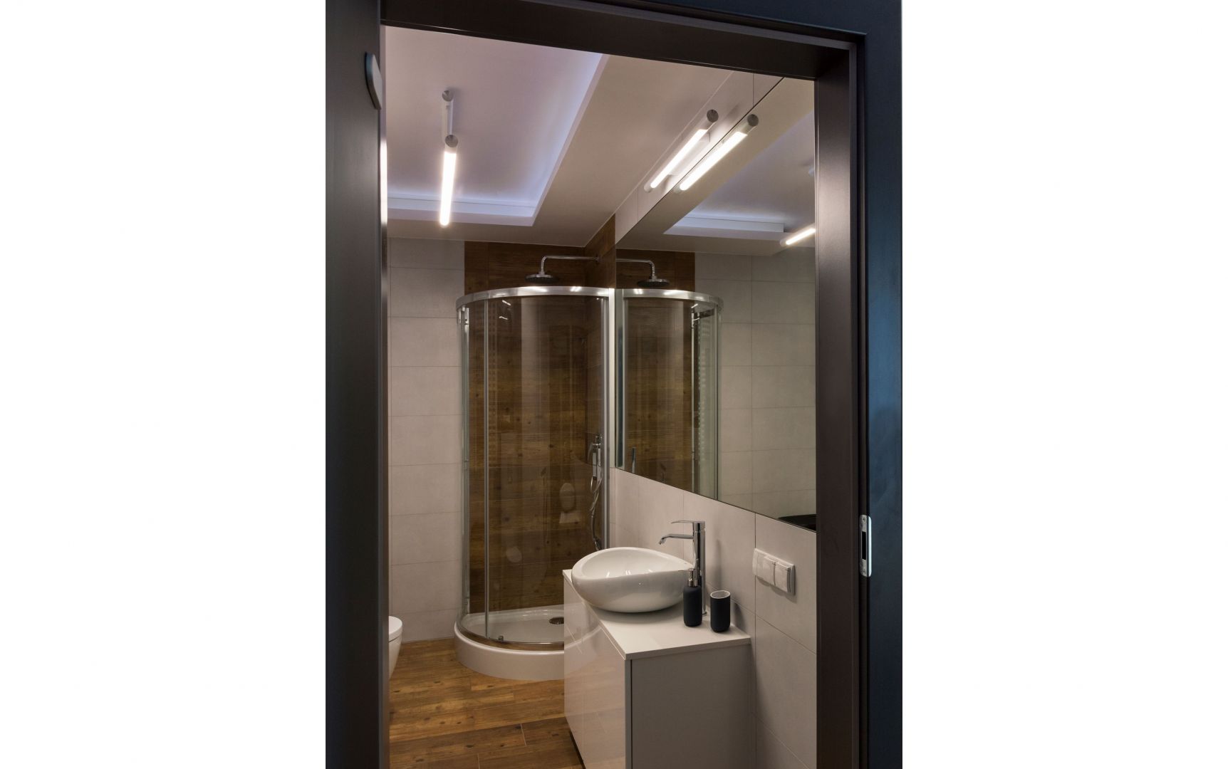 AQForm_bathroom_THIN TUBE_private apartment 1.jpg
