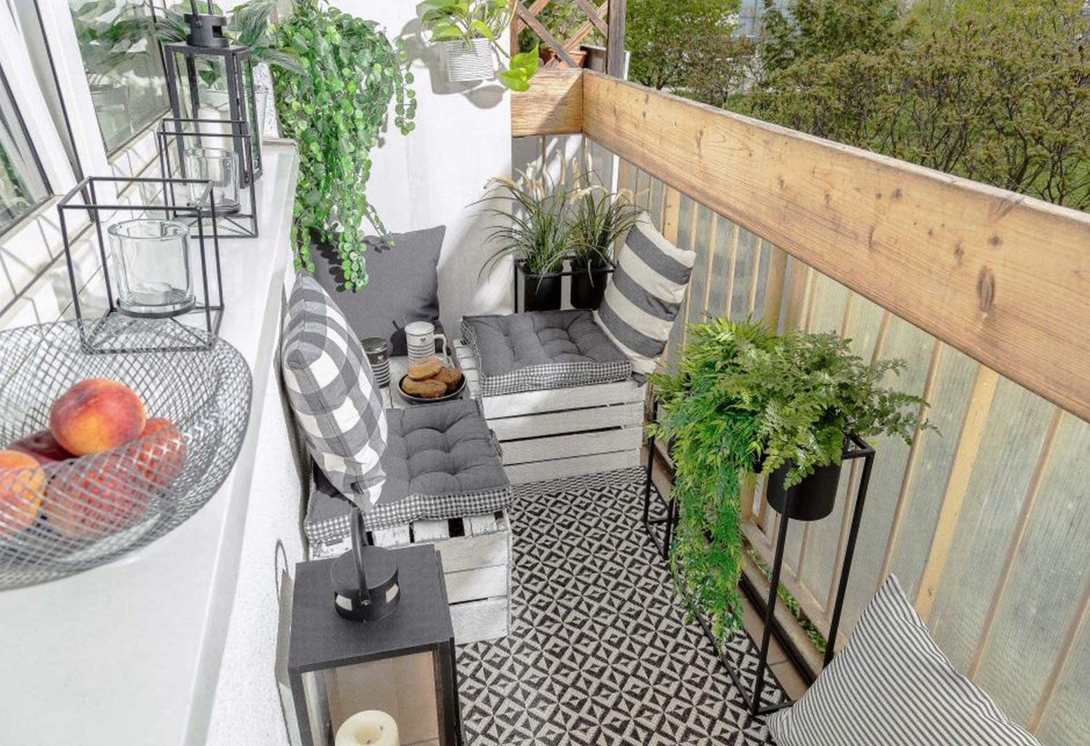 Jak urządzić balkon w bloku? Pomysły i inspiracje. 20 pięknych zdjęć!