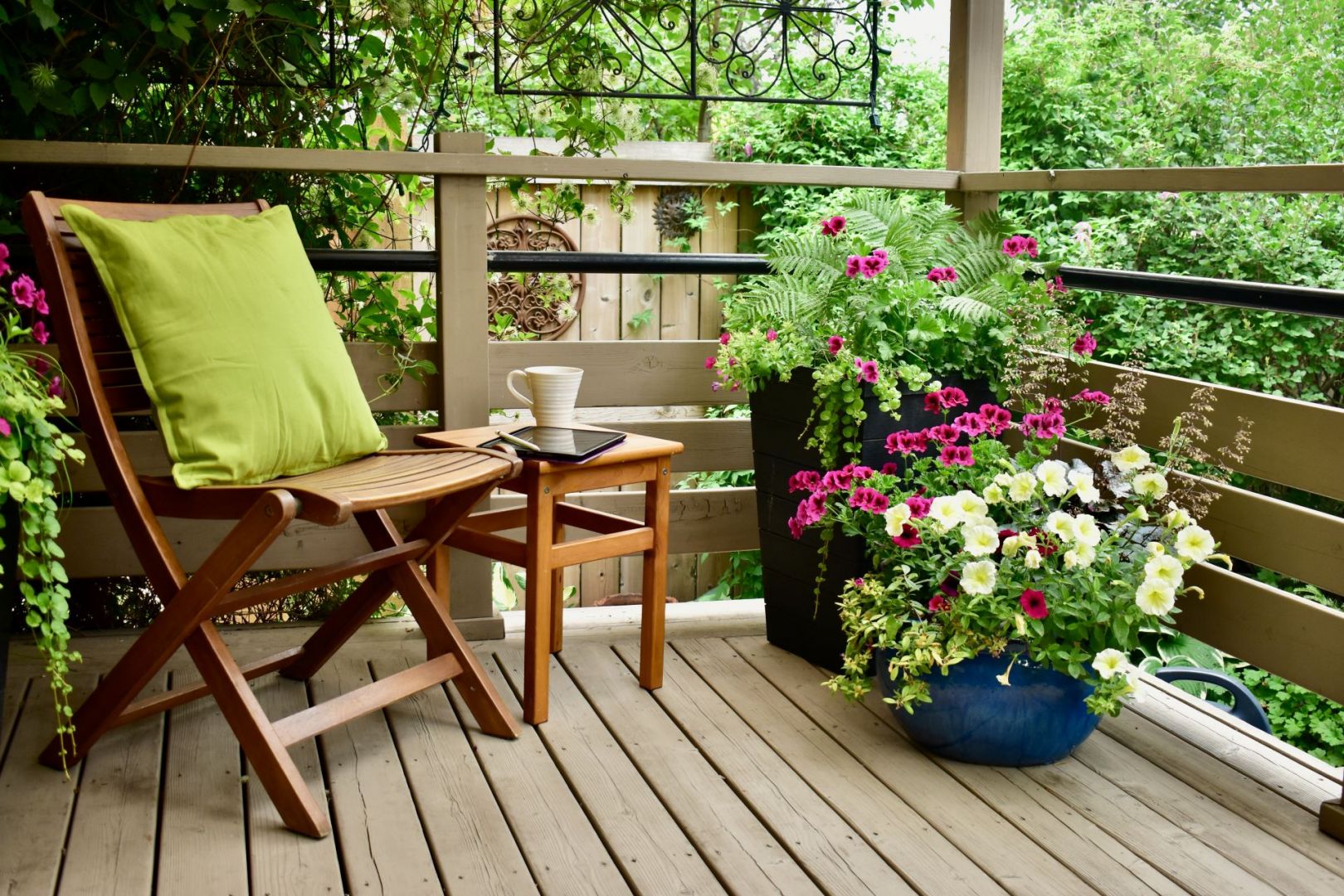 Aranżacja balkonu w bloku - inspiracje. Jak ładnie urządzić balkon?