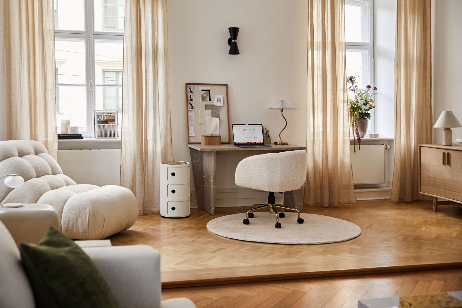 Sprytne pomysły na home office, żeby chciało się w nim pracować