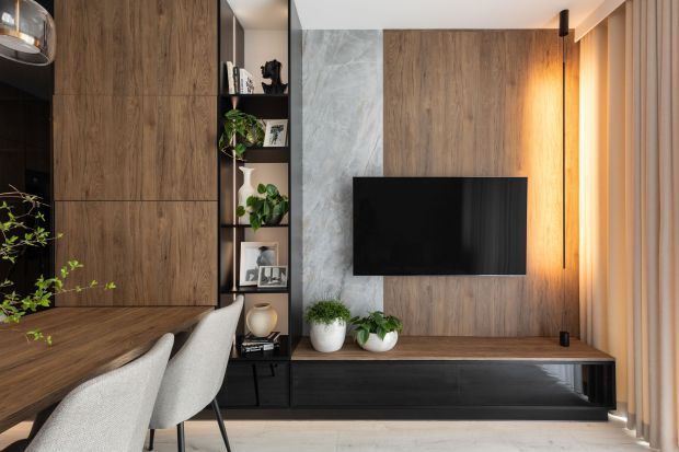 Ściana z telewizorem w salonie - 7 pomysłów architektów do zapamiętania