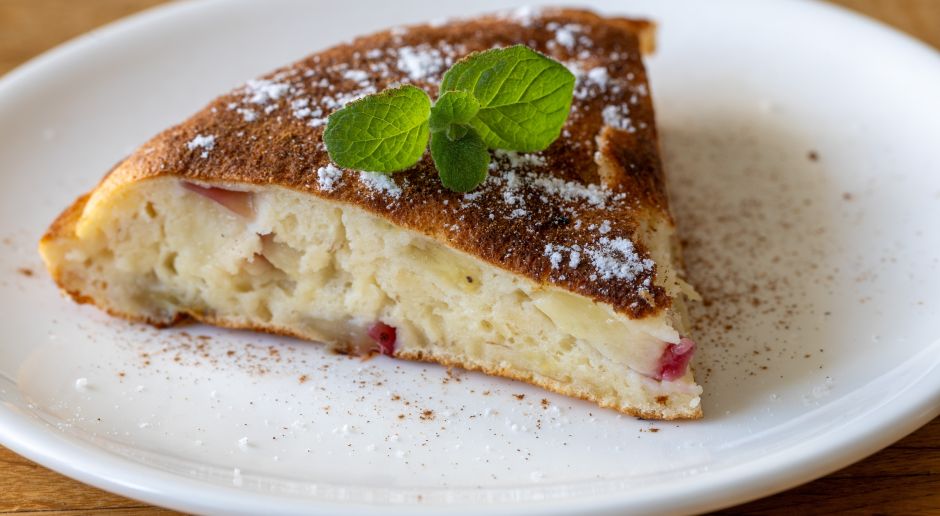 Pomysł na wrześniowe śniadanie: omlet z jabłkiem i skyrem. Ma aż 32 g białka